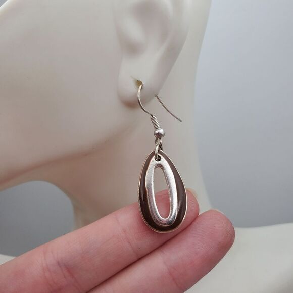 Lady's oval teardrop dangle‎ earrings - Picture 1 of 3